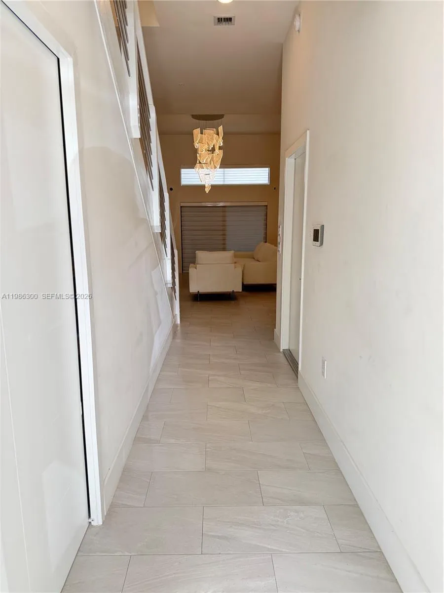 4393 NW 9th St Plantation, FL 33317