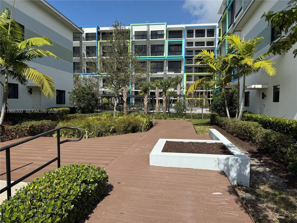 4393 NW 9th St Plantation, FL 33317