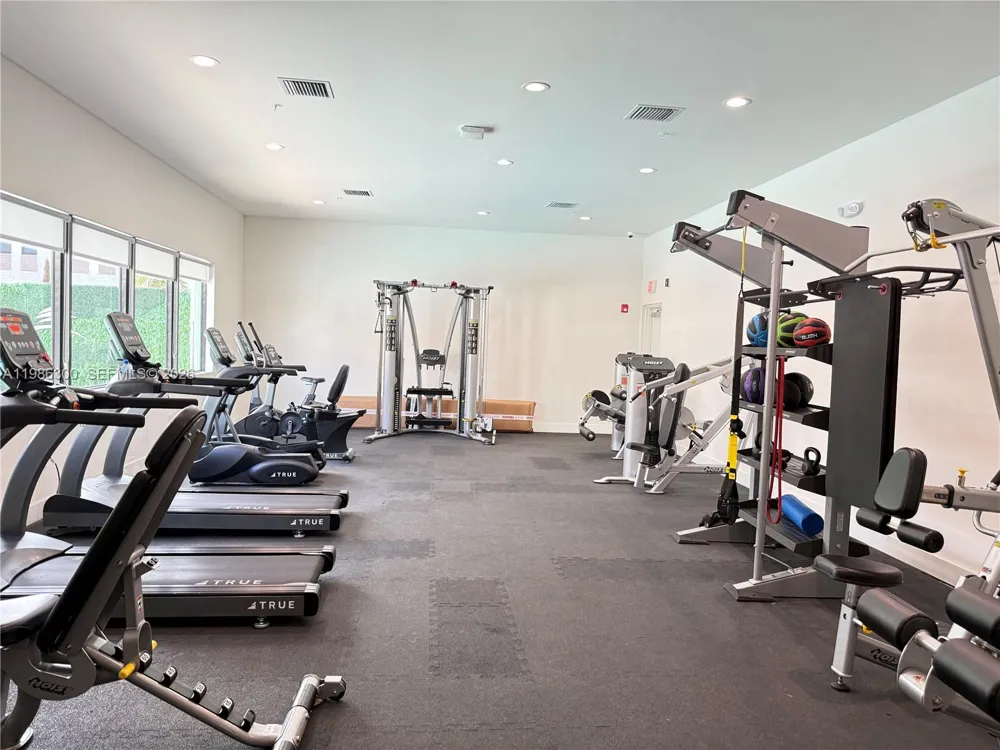4393 NW 9th St Plantation, FL 33317