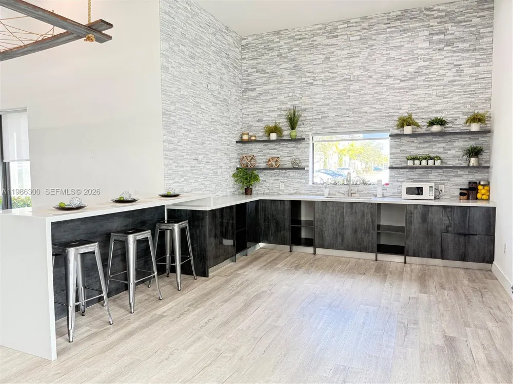 4393 NW 9th St Plantation, FL 33317