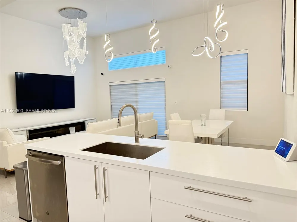 4393 NW 9th St Plantation, FL 33317