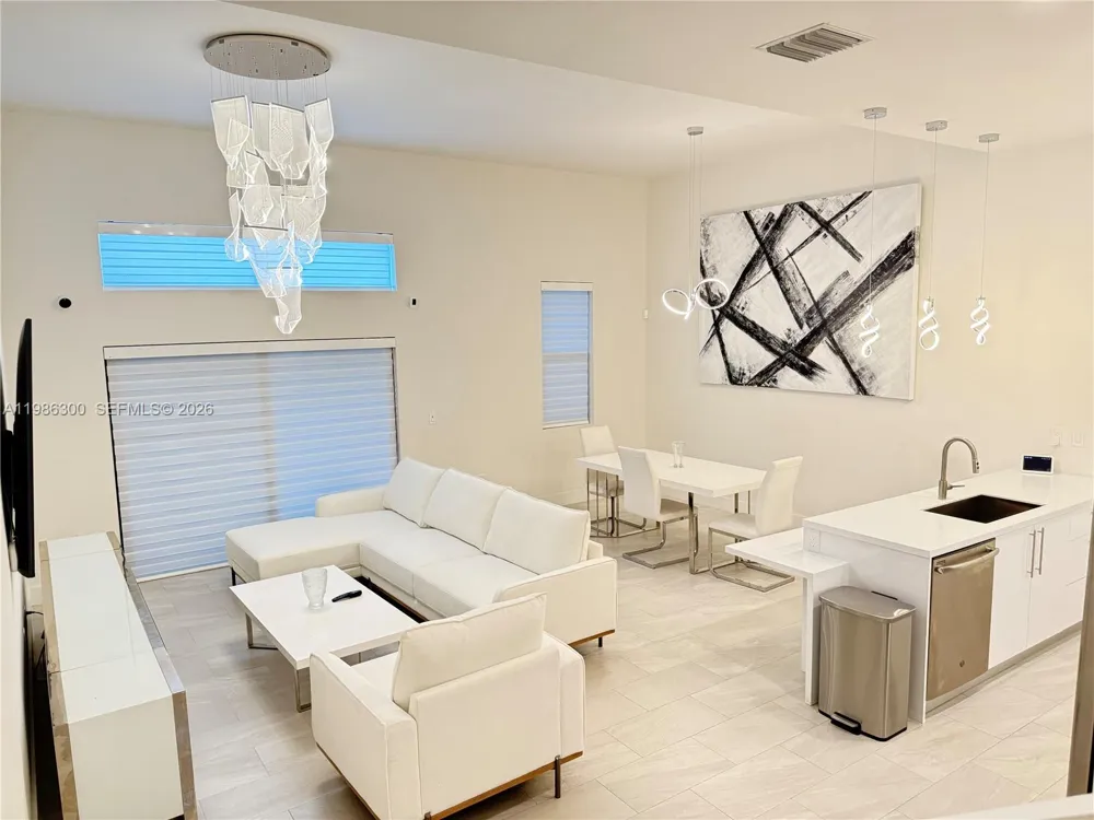 4393 NW 9th St Plantation, FL 33317