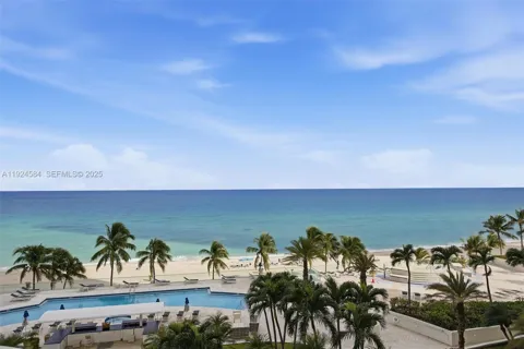 19111 Collins Ave #505