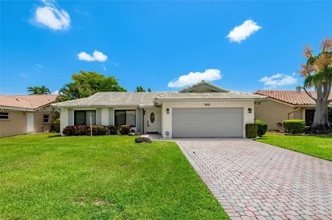 7905 Cloverfield Cir