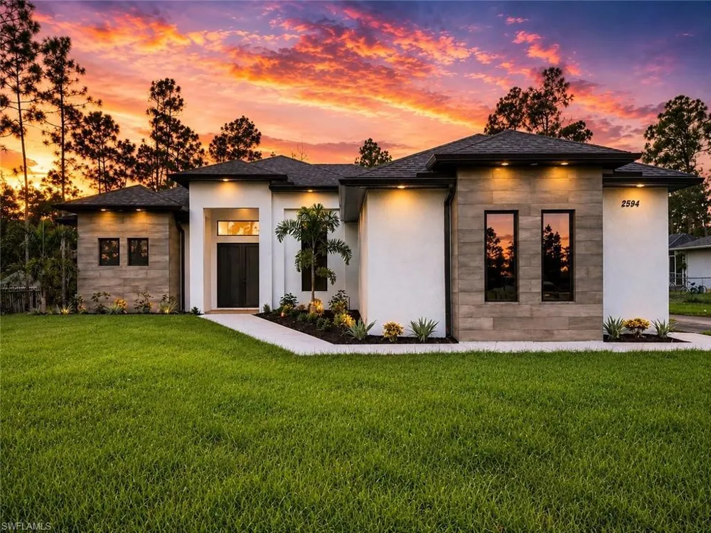 2594 50TH AVENUE NE Naples, FL 34120