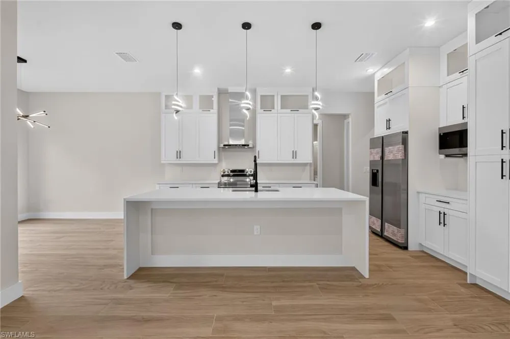 2594 50TH AVENUE NE Naples, FL 34120