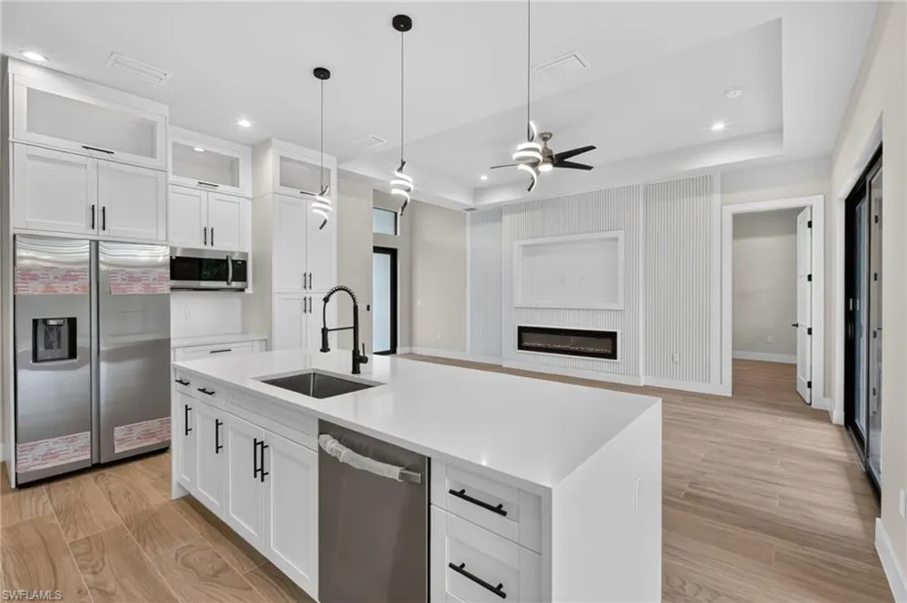 2594 50TH AVENUE NE Naples, FL 34120