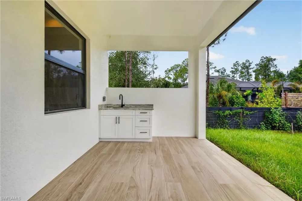 2594 50TH AVENUE NE Naples, FL 34120