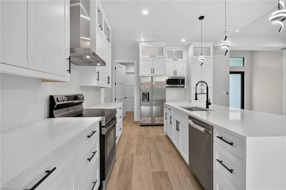 2594 50TH AVENUE NE Naples, FL 34120