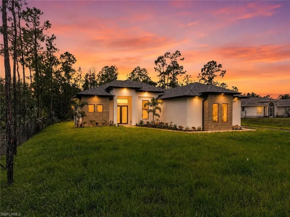2594 50TH AVENUE NE Naples, FL 34120