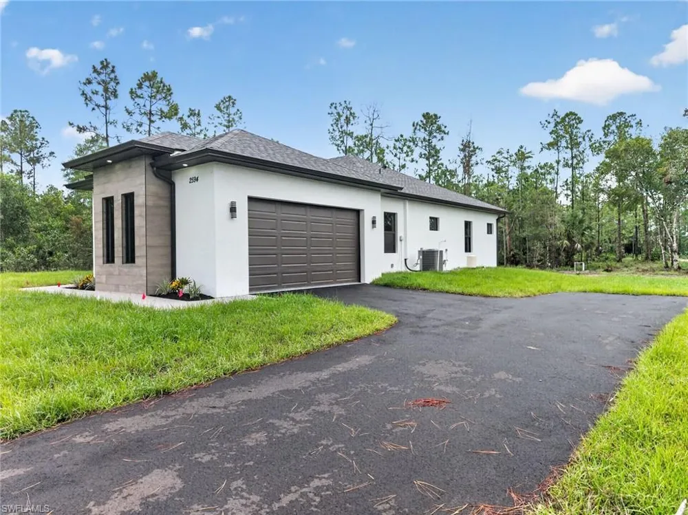 2594 50TH AVENUE NE Naples, FL 34120