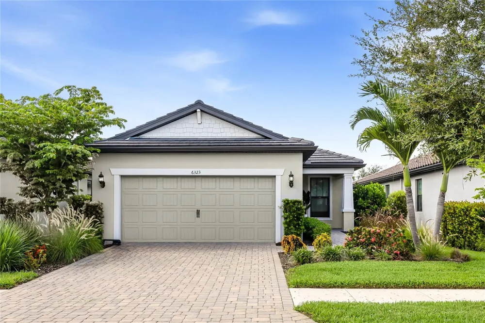 6323 CRESTED EAGLE LANE Nokomis, FL 34275