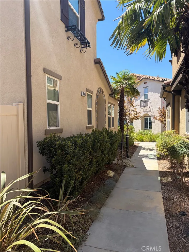 20509 Hazelnut Court Saugus, CA 91350