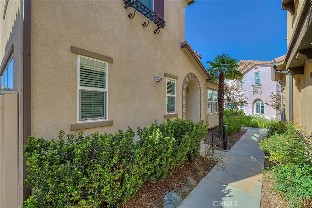 20509 Hazelnut Court Saugus, CA 91350