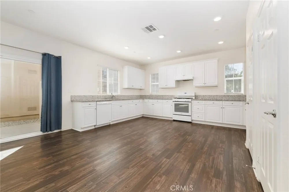 20509 Hazelnut Court Saugus, CA 91350