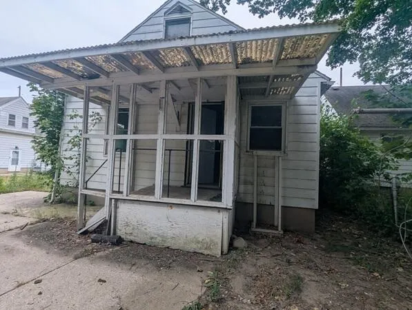 1527 Robertson Avenue Lansing City, MI 48915