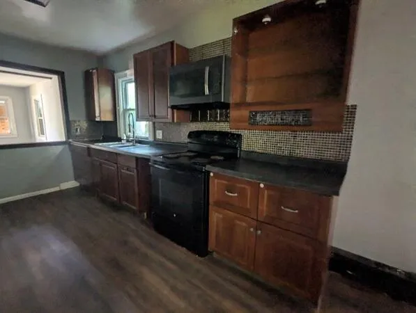 1527 Robertson Avenue Lansing City, MI 48915
