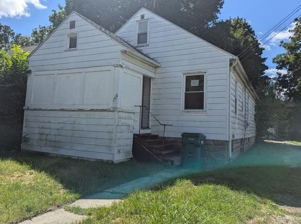 1527 Robertson Avenue Lansing City, MI 48915