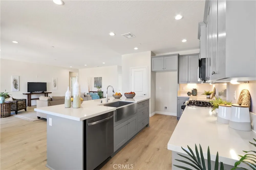 7083 Milton Avenue Hesperia, CA 92345
