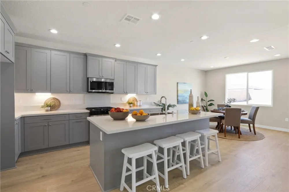7083 Milton Avenue Hesperia, CA 92345