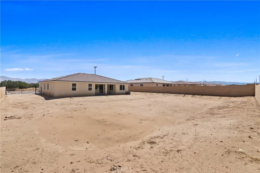 7083 Milton Avenue Hesperia, CA 92345