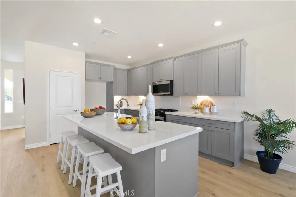 7083 Milton Avenue Hesperia, CA 92345