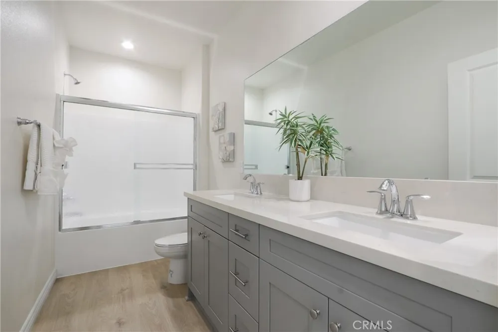 7083 Milton Avenue Hesperia, CA 92345