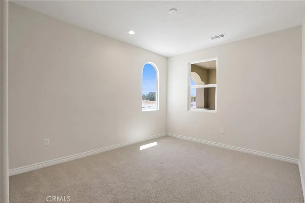 7083 Milton Avenue Hesperia, CA 92345