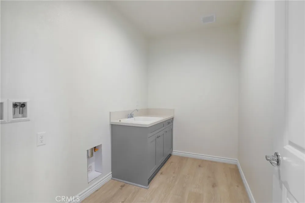 7083 Milton Avenue Hesperia, CA 92345