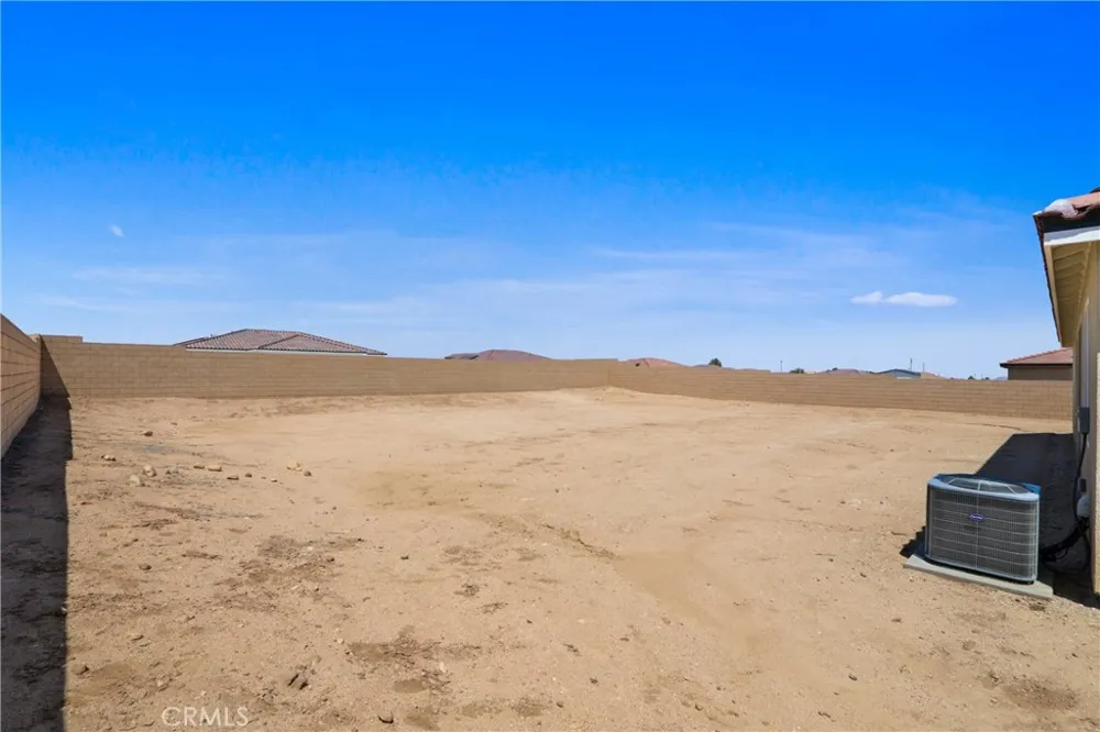 7083 Milton Avenue Hesperia, CA 92345