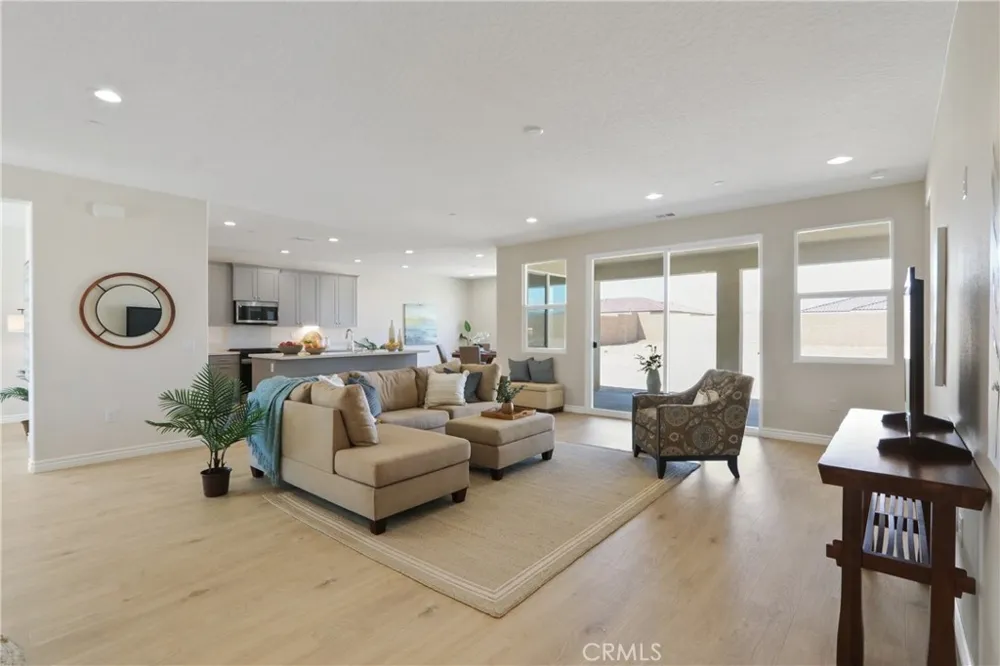 7083 Milton Avenue Hesperia, CA 92345