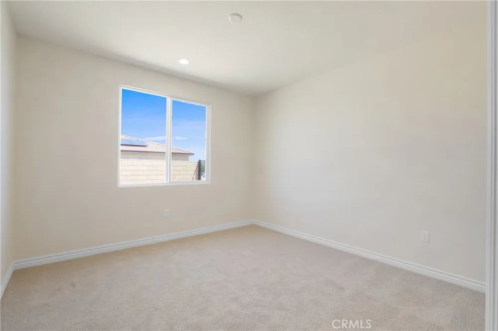 7083 Milton Avenue Hesperia, CA 92345