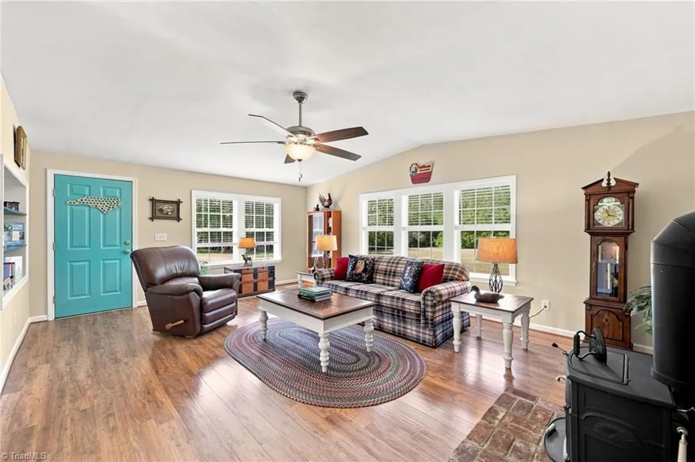 670 & 552 Whitley Road Siler City, NC 27344