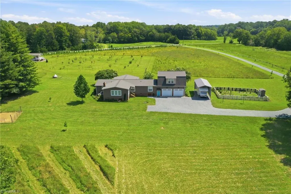670 & 552 Whitley Road Siler City, NC 27344