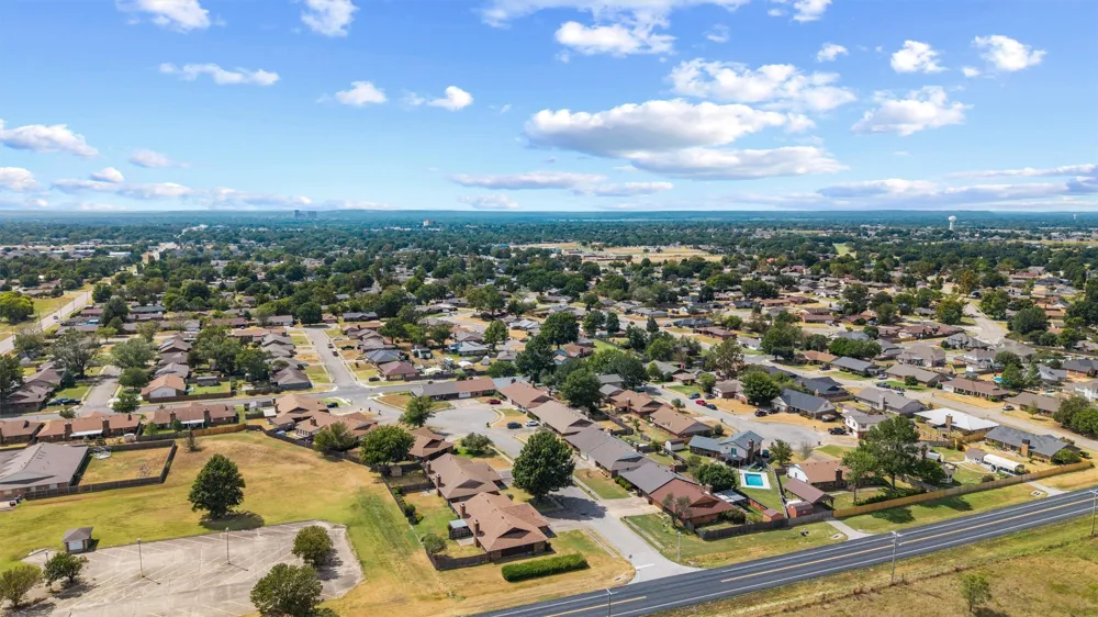 6716 Abbey Road Bartlesville, OK 74006