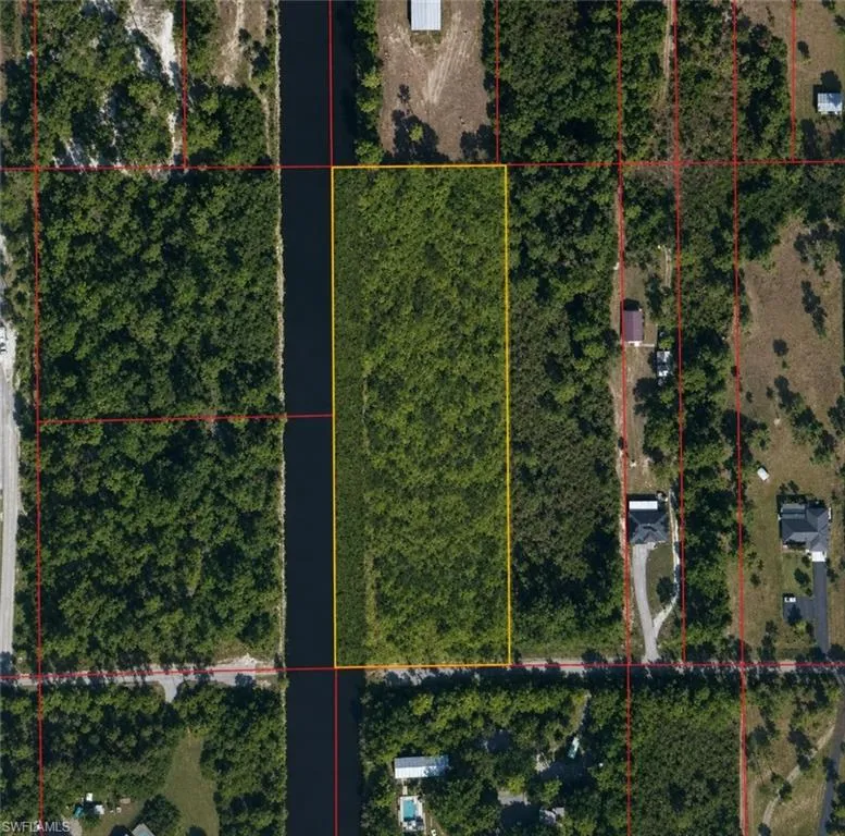 20 NE Avenue Naples, FL 34120