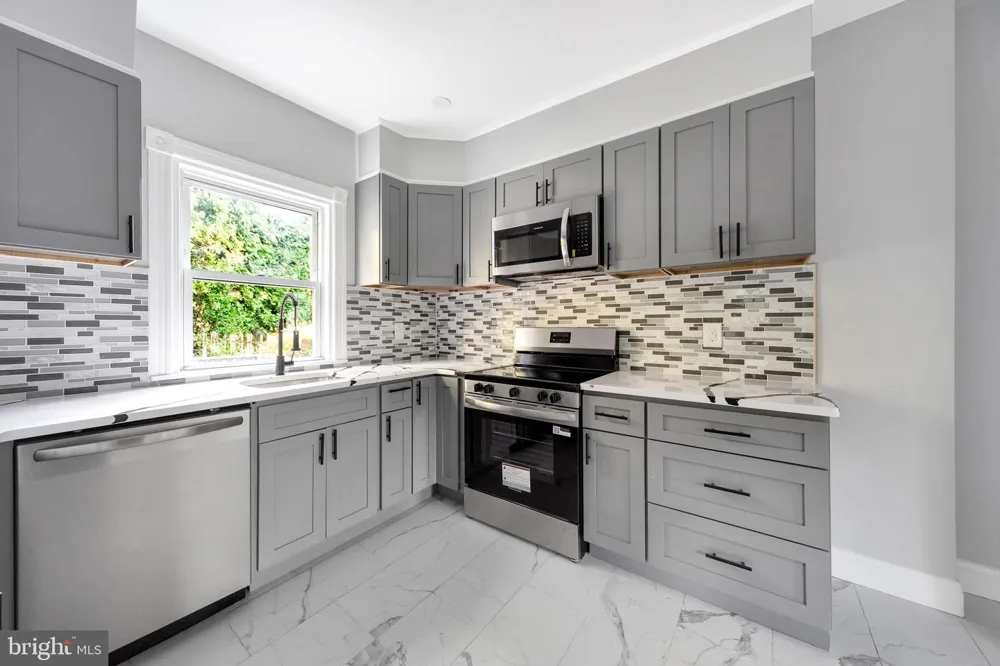 53 E ESSEX AVENUE Lansdowne, PA 19050