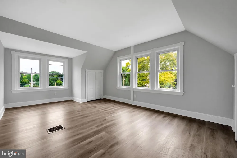 53 E ESSEX AVENUE Lansdowne, PA 19050
