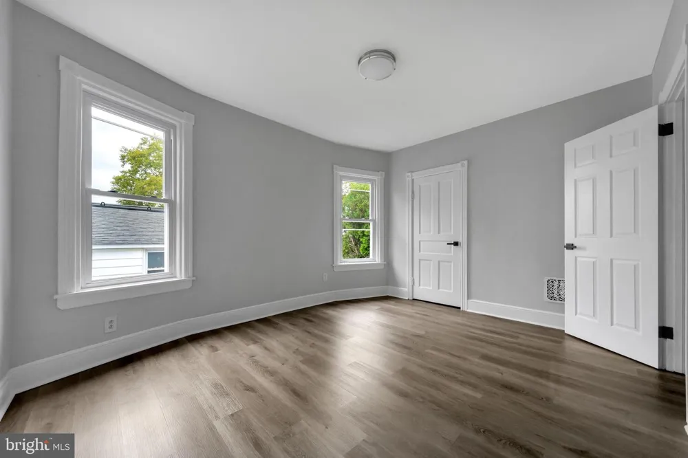 53 E ESSEX AVENUE Lansdowne, PA 19050