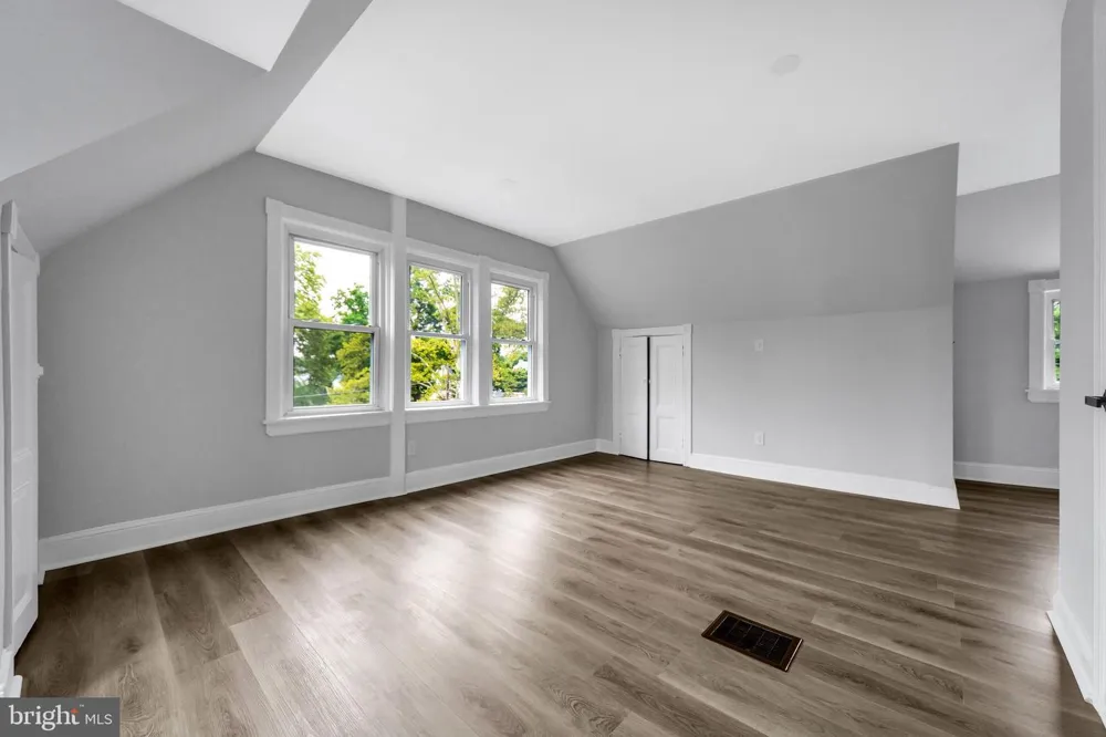 53 E ESSEX AVENUE Lansdowne, PA 19050