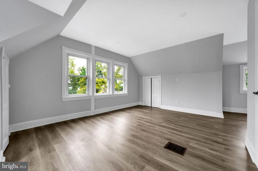 53 E ESSEX AVENUE Lansdowne, PA 19050