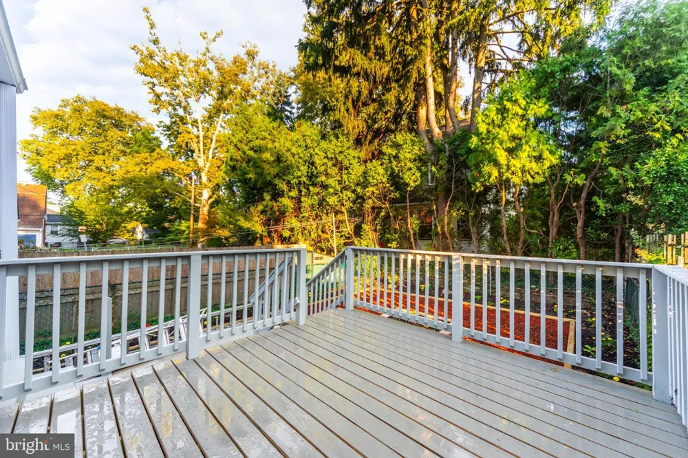53 E ESSEX AVENUE Lansdowne, PA 19050