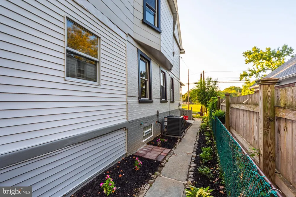 53 E ESSEX AVENUE Lansdowne, PA 19050
