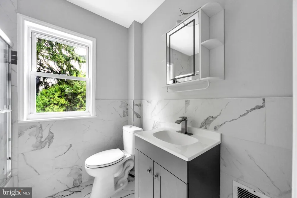 53 E ESSEX AVENUE Lansdowne, PA 19050