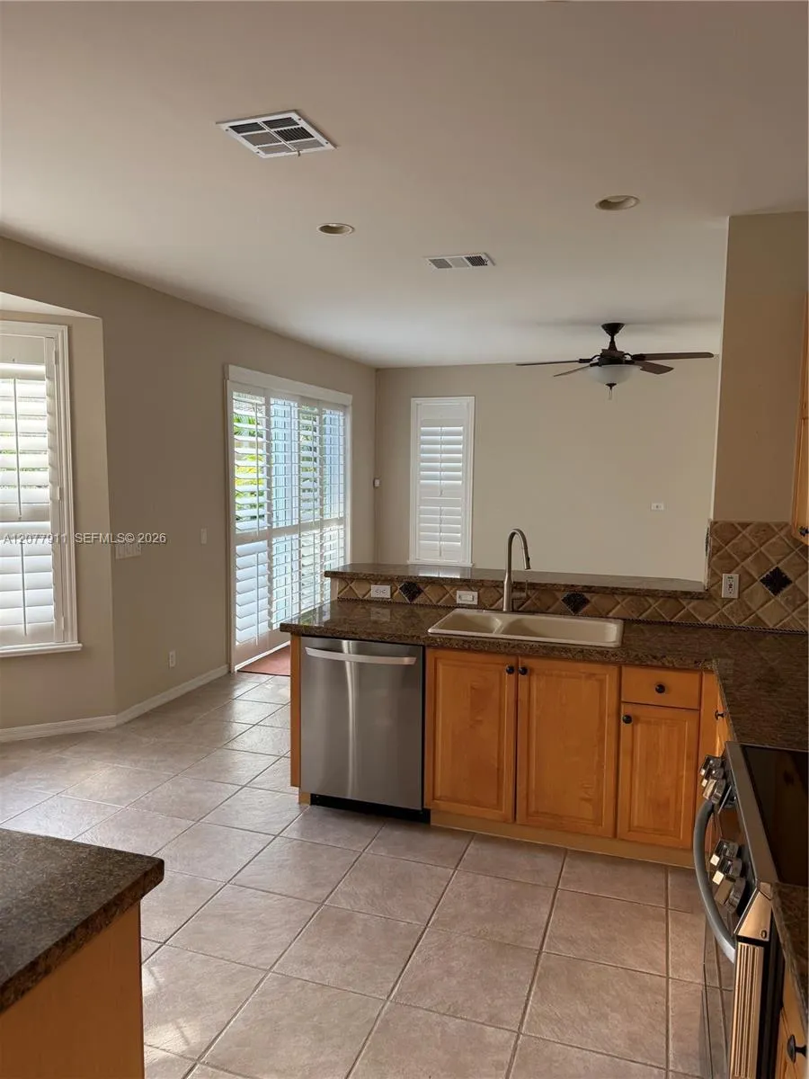 1532 NW 133rd Ave Pembroke Pines, FL 33028