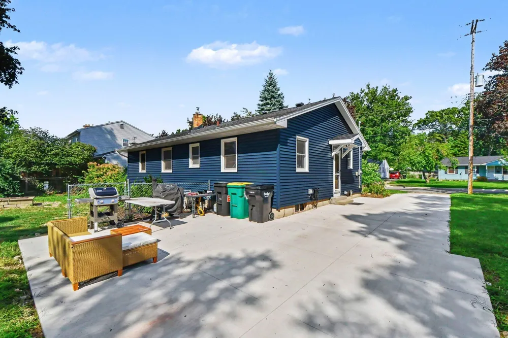 3841 Collingwood Avenue SW Wyoming, MI 49519