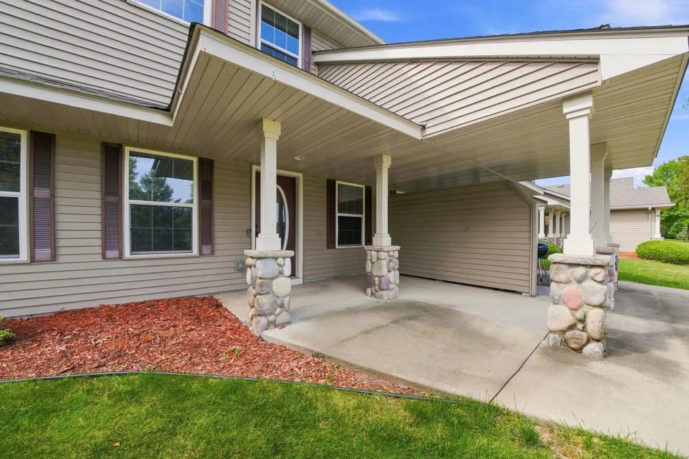 833 Winsome Way NW Isanti, MN 55040