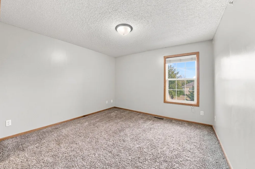833 Winsome Way NW Isanti, MN 55040
