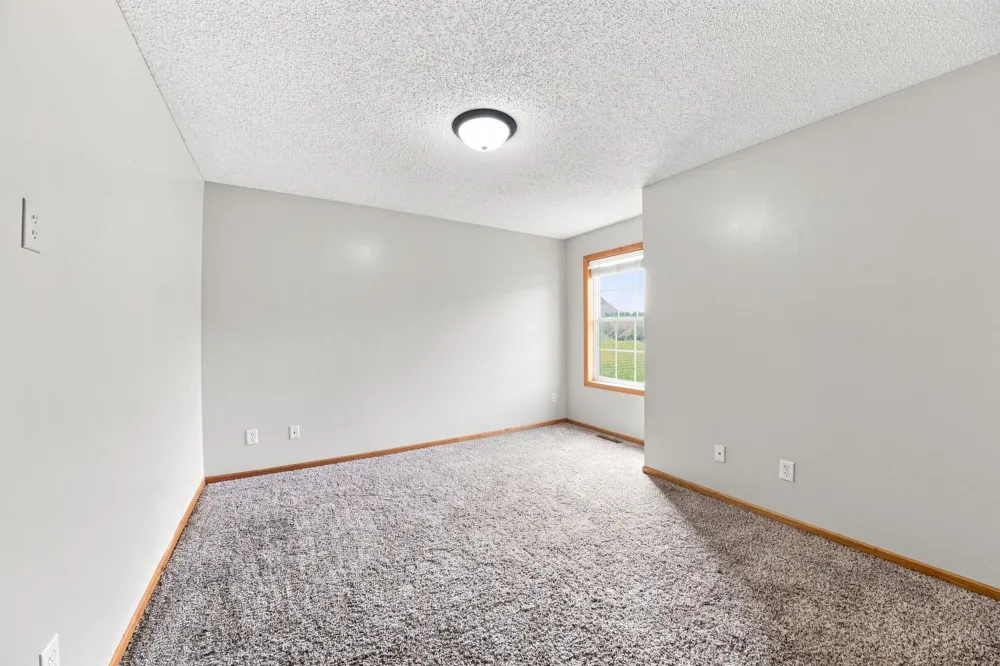 833 Winsome Way NW Isanti, MN 55040