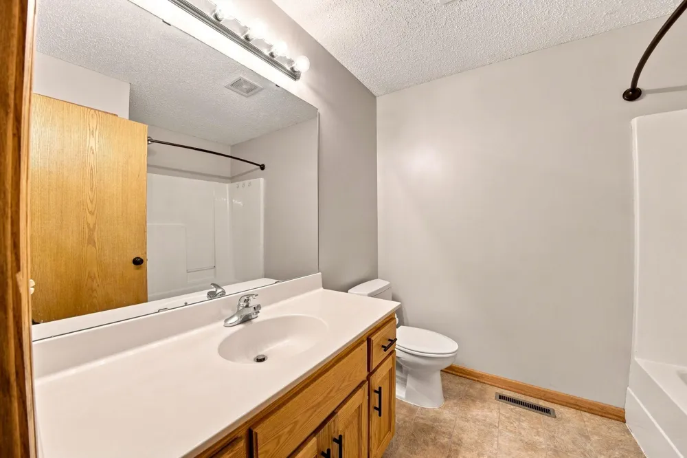 833 Winsome Way NW Isanti, MN 55040